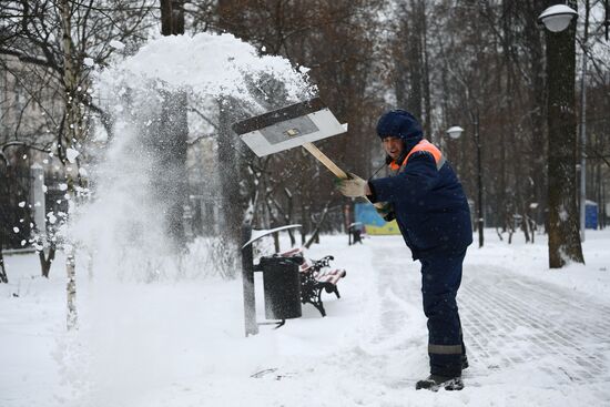 Уборка снега в Москве 