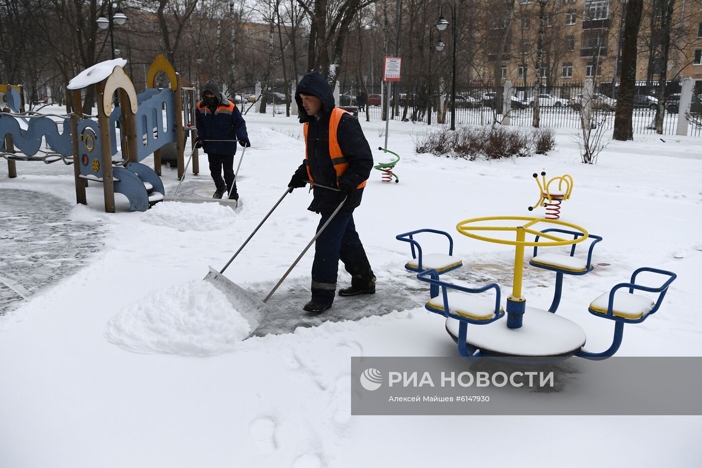 Уборка снега в Москве 