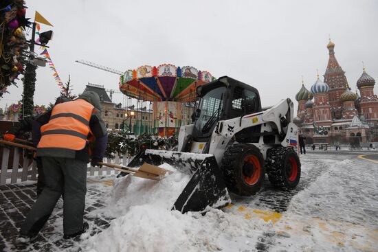 Уборка снега в Москве 