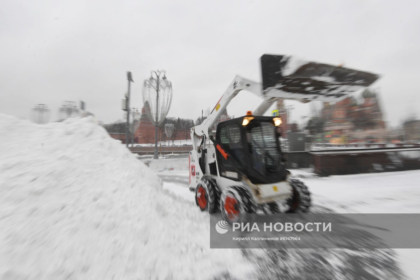 Уборка снега в Москве 