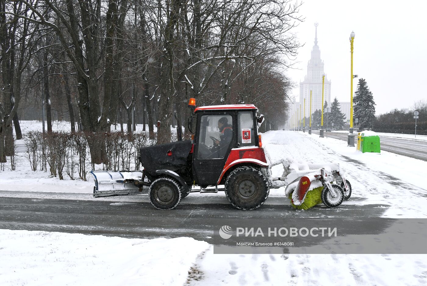 Уборка снега в Москве 