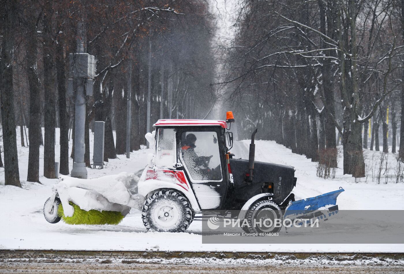 Уборка снега в Москве 