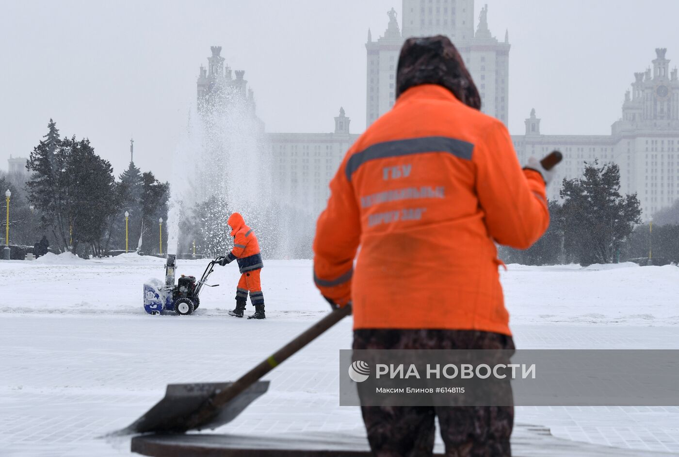 Уборка снега в Москве 