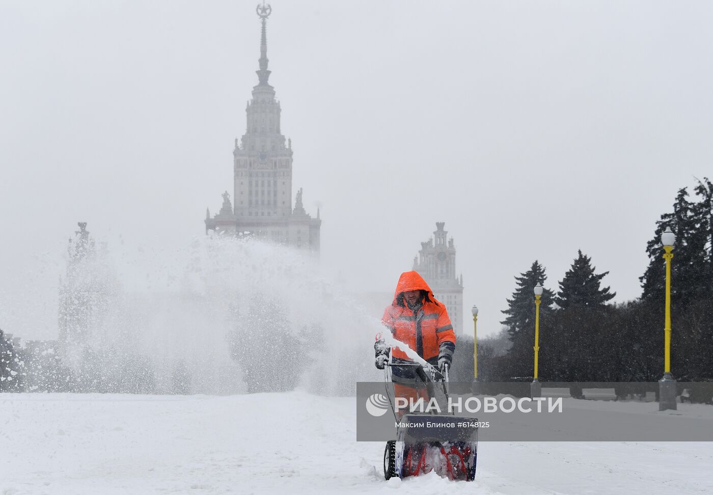 Уборка снега в Москве 