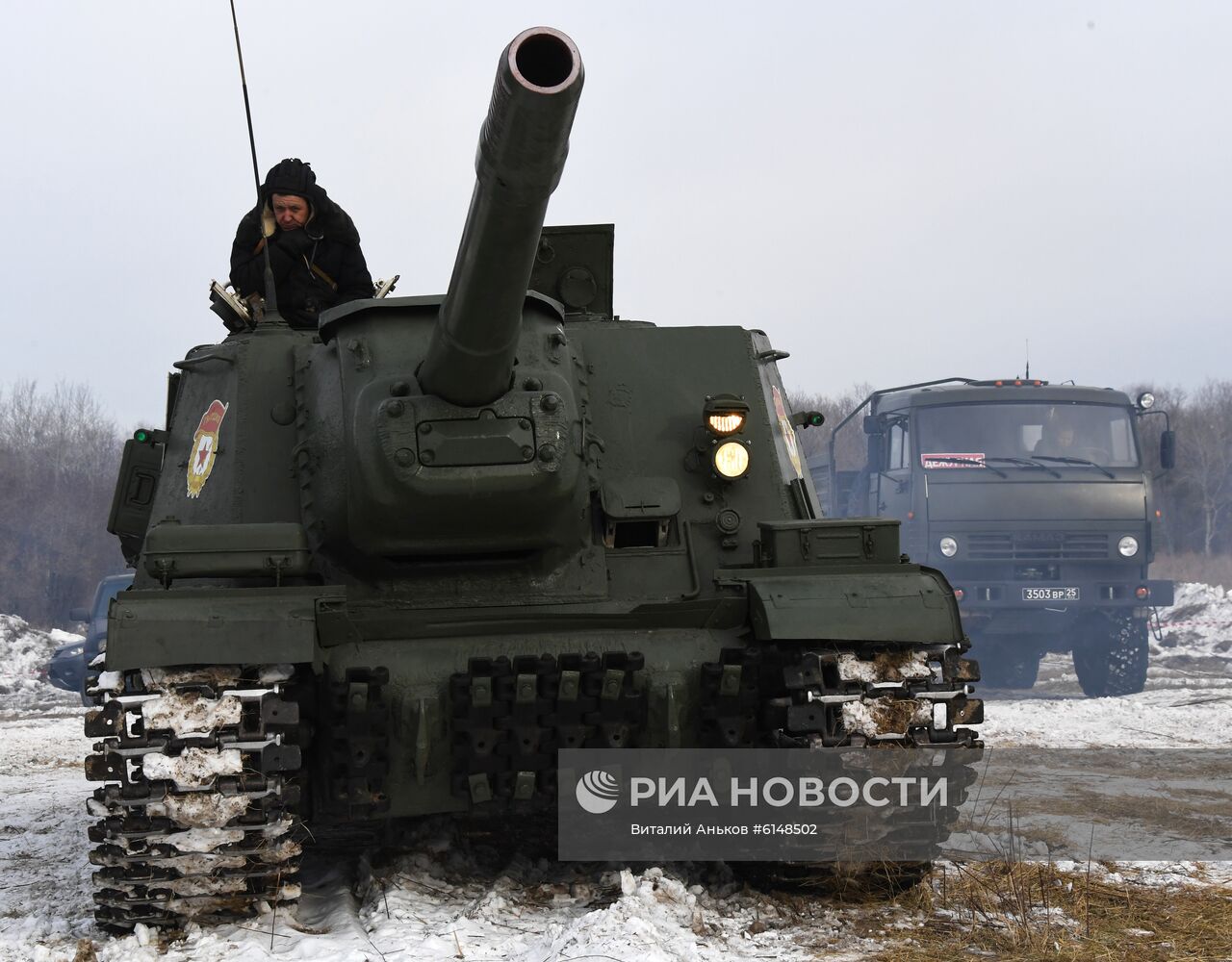 Показательный выезд исторической бронетехники в Приморье