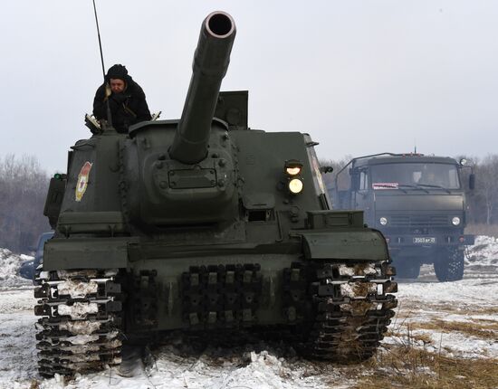 Показательный выезд исторической бронетехники в Приморье