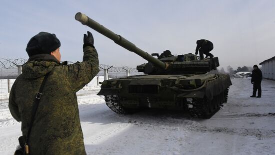 Показательный выезд исторической бронетехники в Приморье