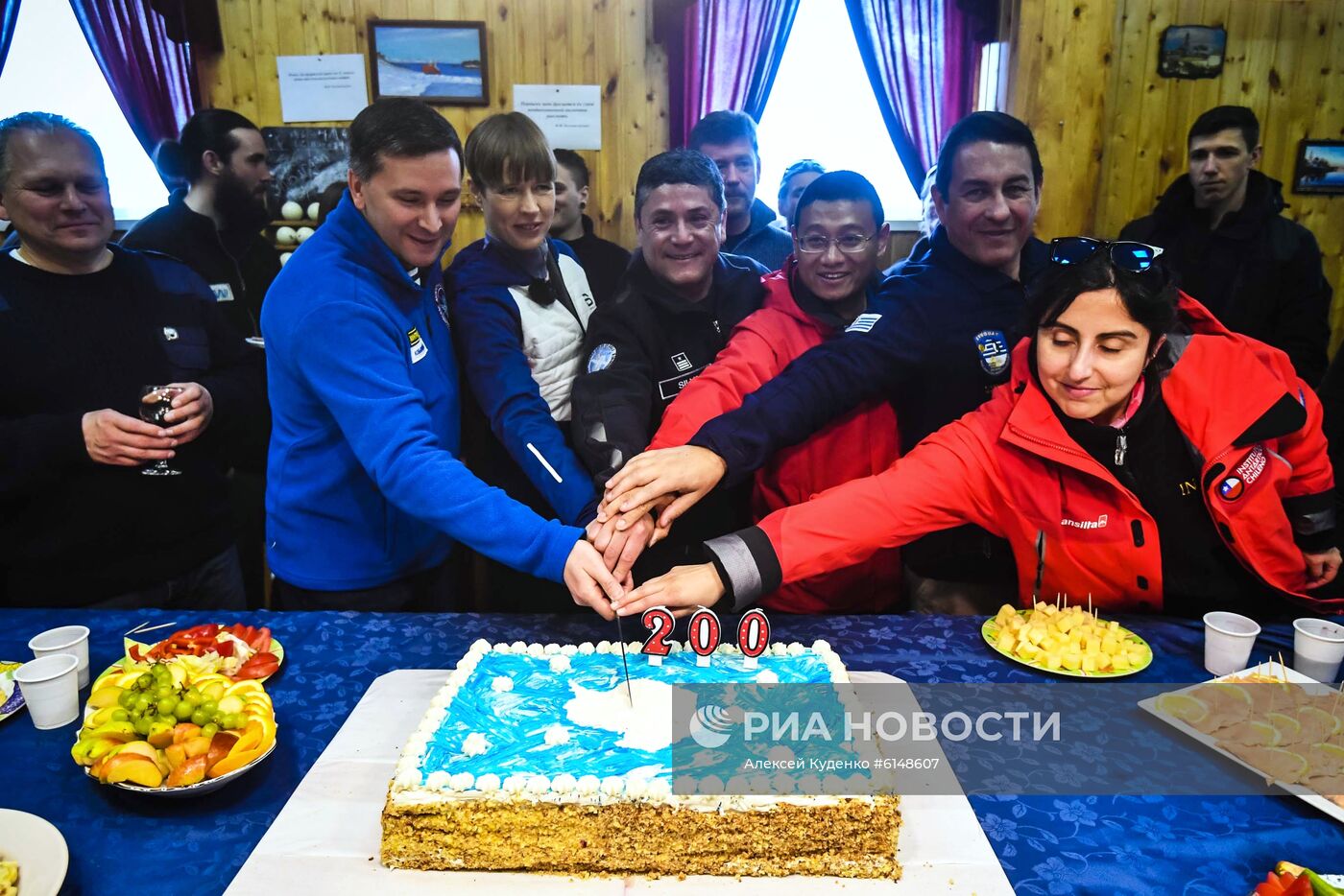 Мероприятия на "Беллинсгаузене" в честь 200-летия открытия Антарктиды русскими моряками