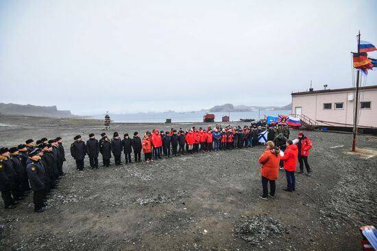 Мероприятия на "Беллинсгаузене" в честь 200-летия открытия Антарктиды русскими моряками