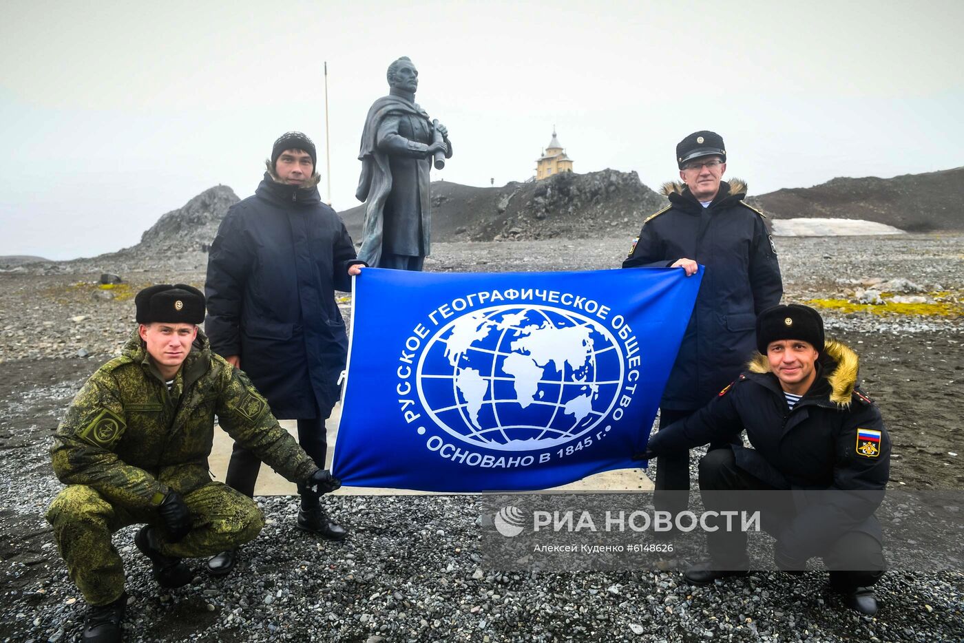 Мероприятия на "Беллинсгаузене" в честь 200-летия открытия Антарктиды русскими моряками