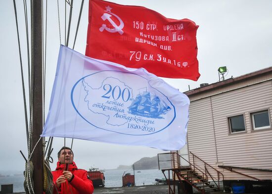 Мероприятия на "Беллинсгаузене" в честь 200-летия открытия Антарктиды русскими моряками