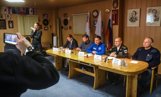 Мероприятия на "Беллинсгаузене" в честь 200-летия открытия Антарктиды русскими моряками