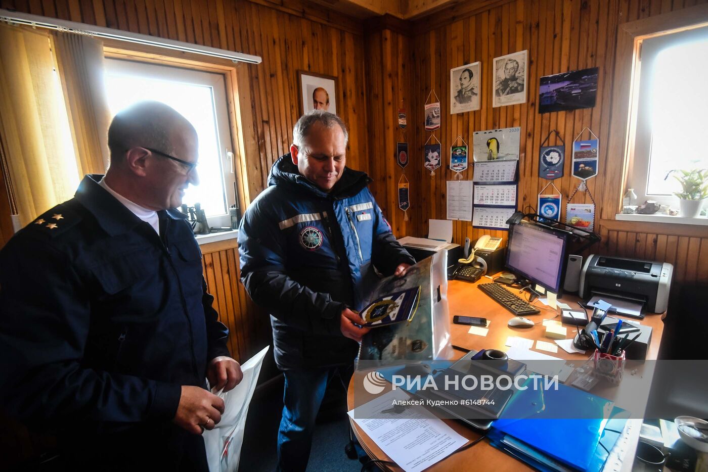 Исследовательское судно "Адмирал Владимирский" на пути из Монтевидео в Антарктиду