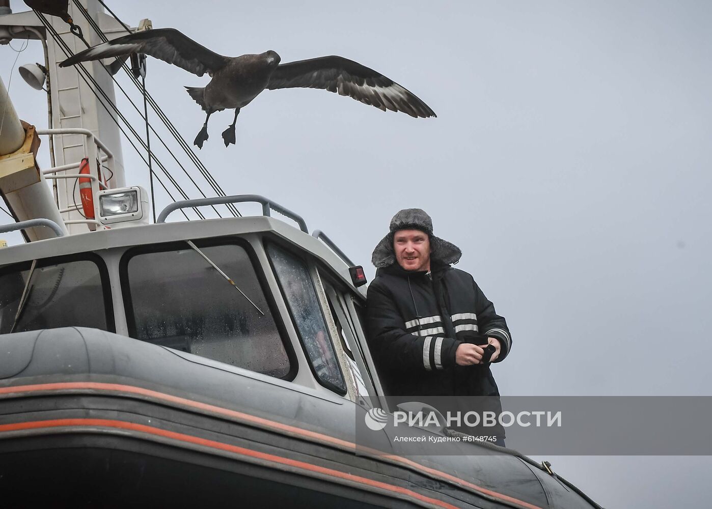 Исследовательское судно "Адмирал Владимирский" на пути из Монтевидео в Антарктиду