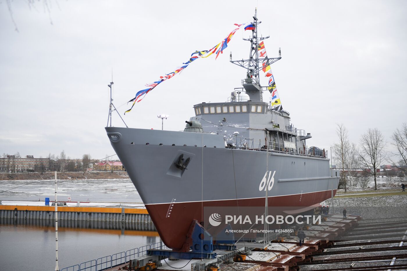 Спуск на воду корабля "Яков Баляев" в Санкт-Петербурге