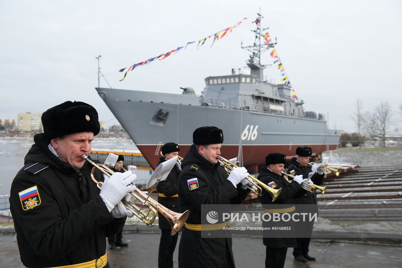 Спуск на воду корабля "Яков Баляев" в Санкт-Петербурге