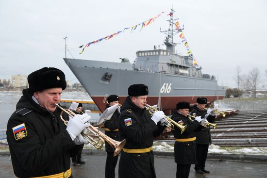 Спуск на воду корабля "Яков Баляев" в Санкт-Петербурге