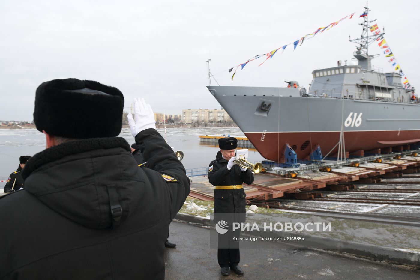 Спуск на воду корабля "Яков Баляев" в Санкт-Петербурге