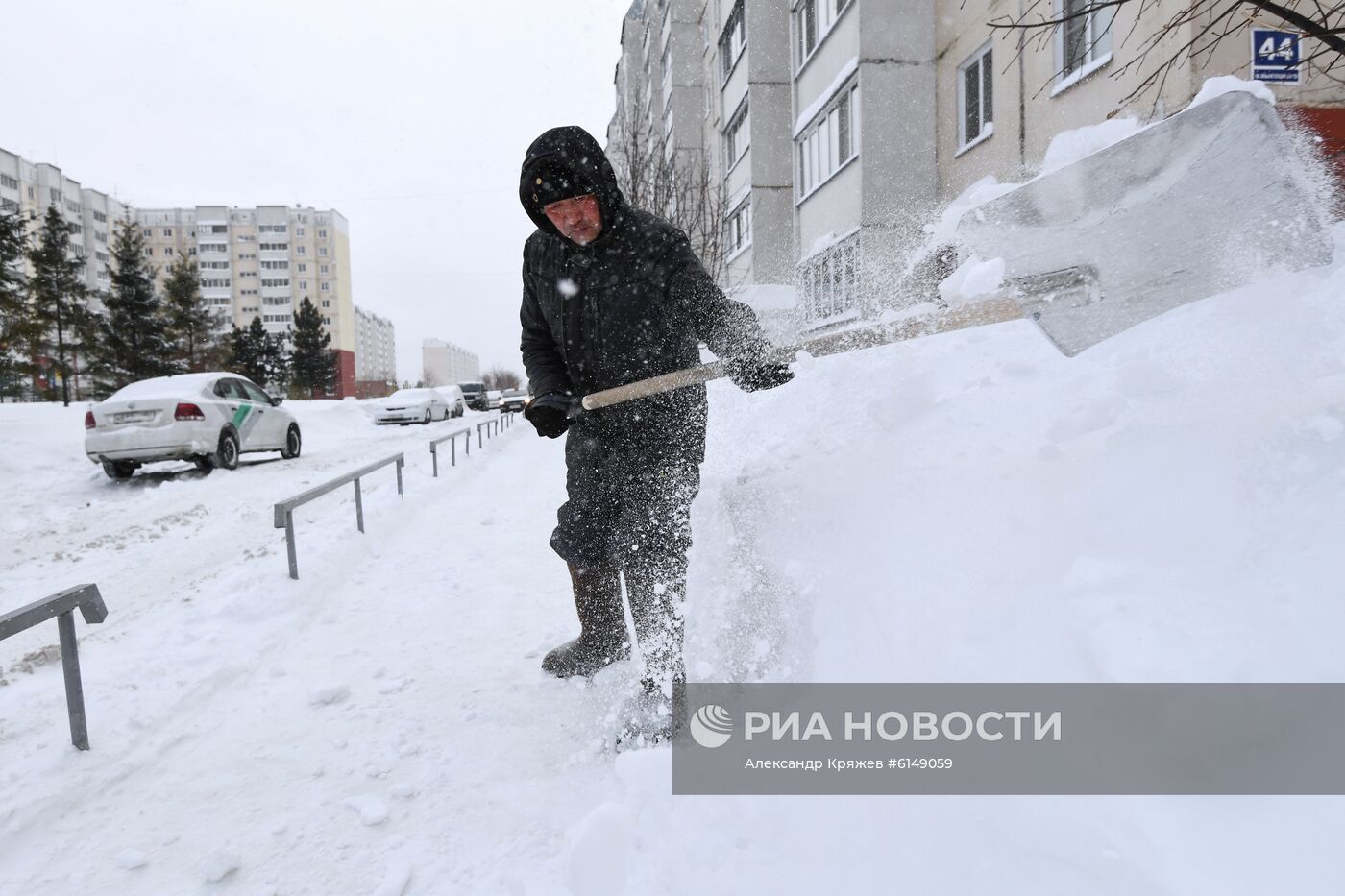 В Новосибирске ввели режим ЧС из-за снега