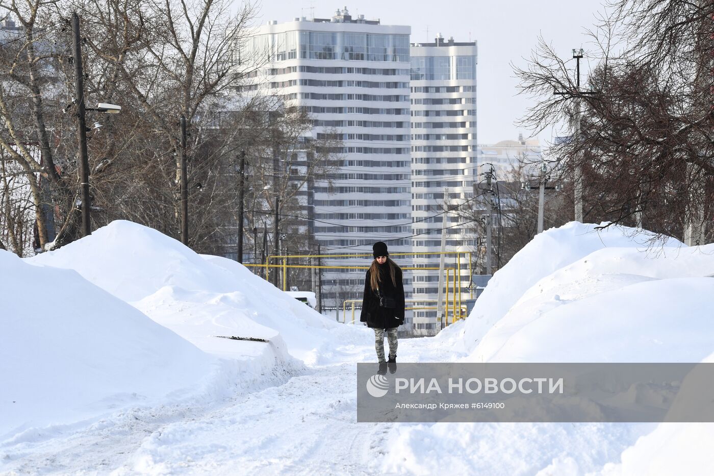 В Новосибирске ввели режим ЧС из-за снега