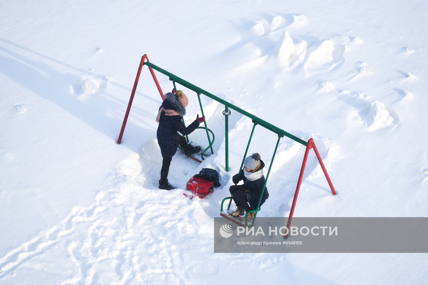 В Новосибирске ввели режим ЧС из-за снега