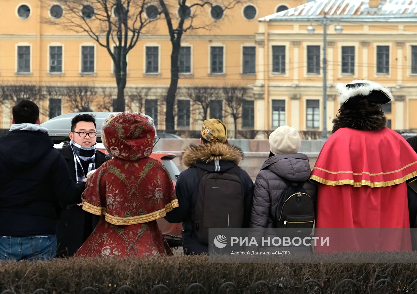 Иностранные туристы в Санкт-Петербурге