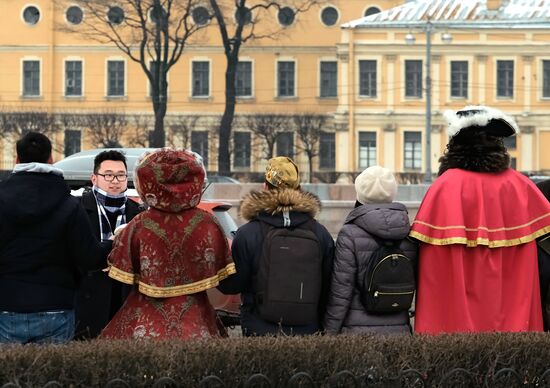 Иностранные туристы в Санкт-Петербурге