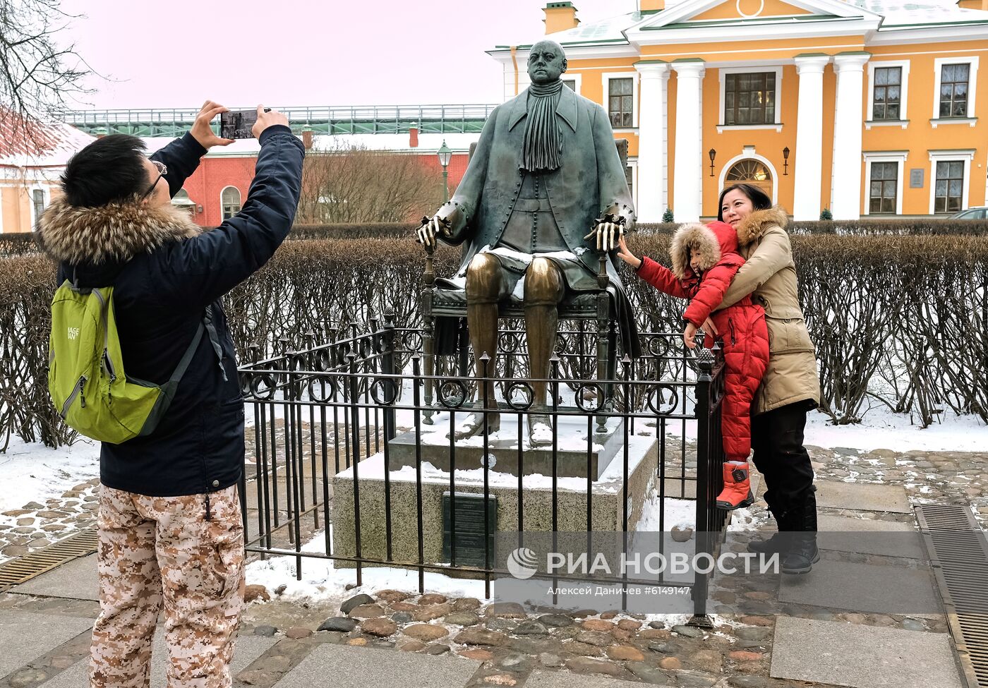 Иностранные туристы в Санкт-Петербурге