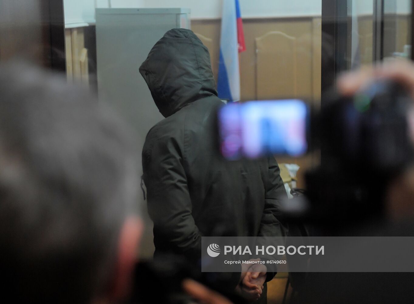 Избрание меры пресечения бывшим полицейским по делу И. Голунова