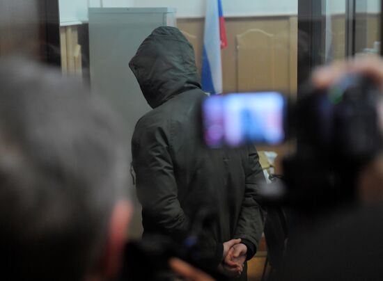 Избрание меры пресечения бывшим полицейским по делу И. Голунова