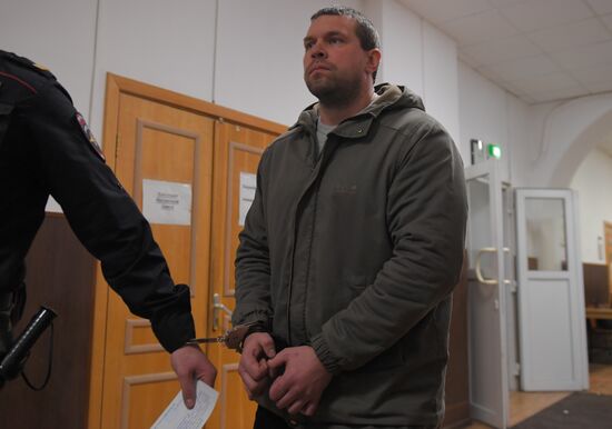 Избрание меры пресечения бывшим полицейским по делу И. Голунова