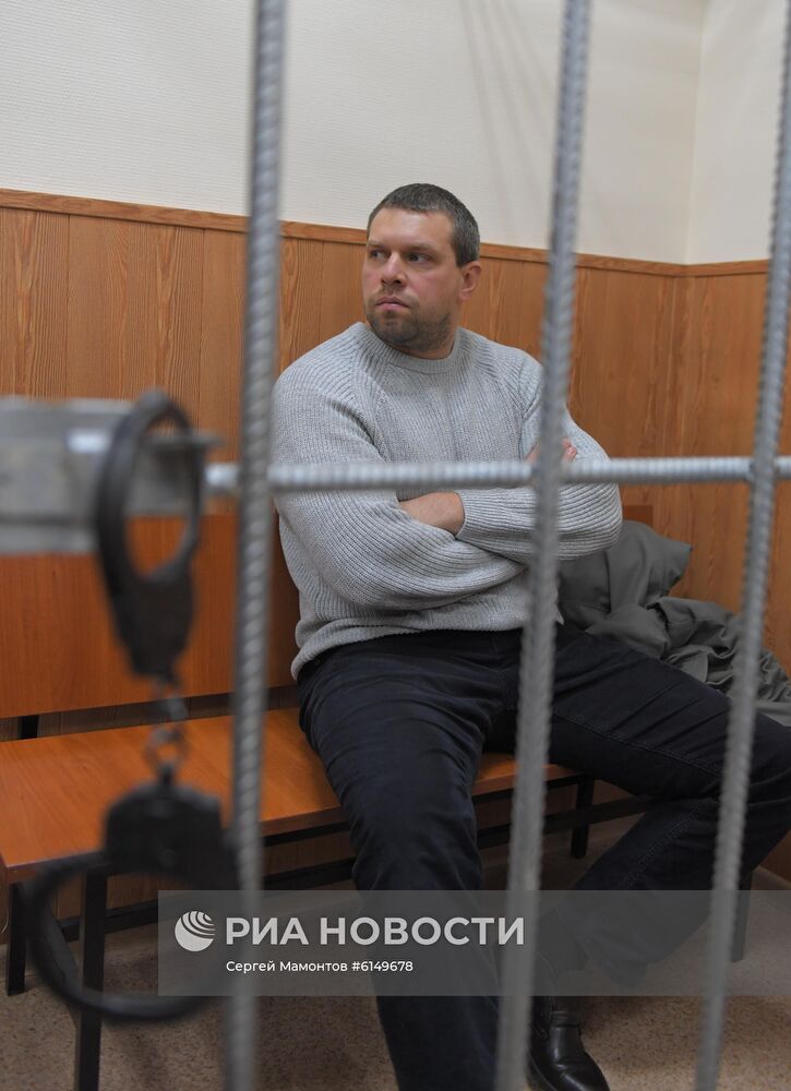 Избрание меры пресечения бывшим полицейским по делу И. Голунова