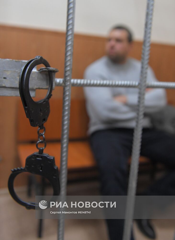 Избрание меры пресечения бывшим полицейским по делу И. Голунова