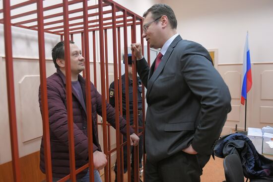 Избрание меры пресечения бывшим полицейским по делу И. Голунова