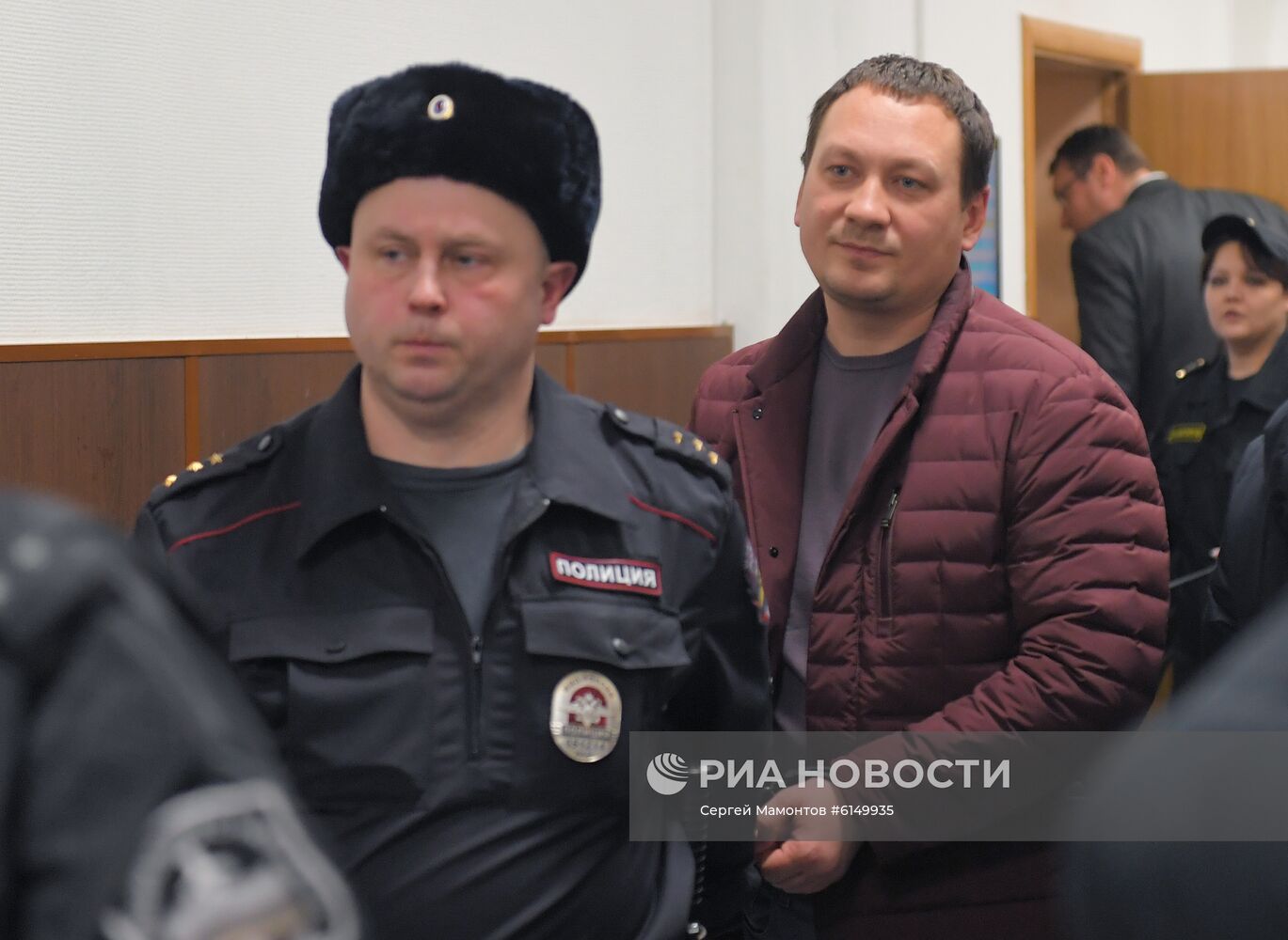 Избрание меры пресечения бывшим полицейским по делу И. Голунова