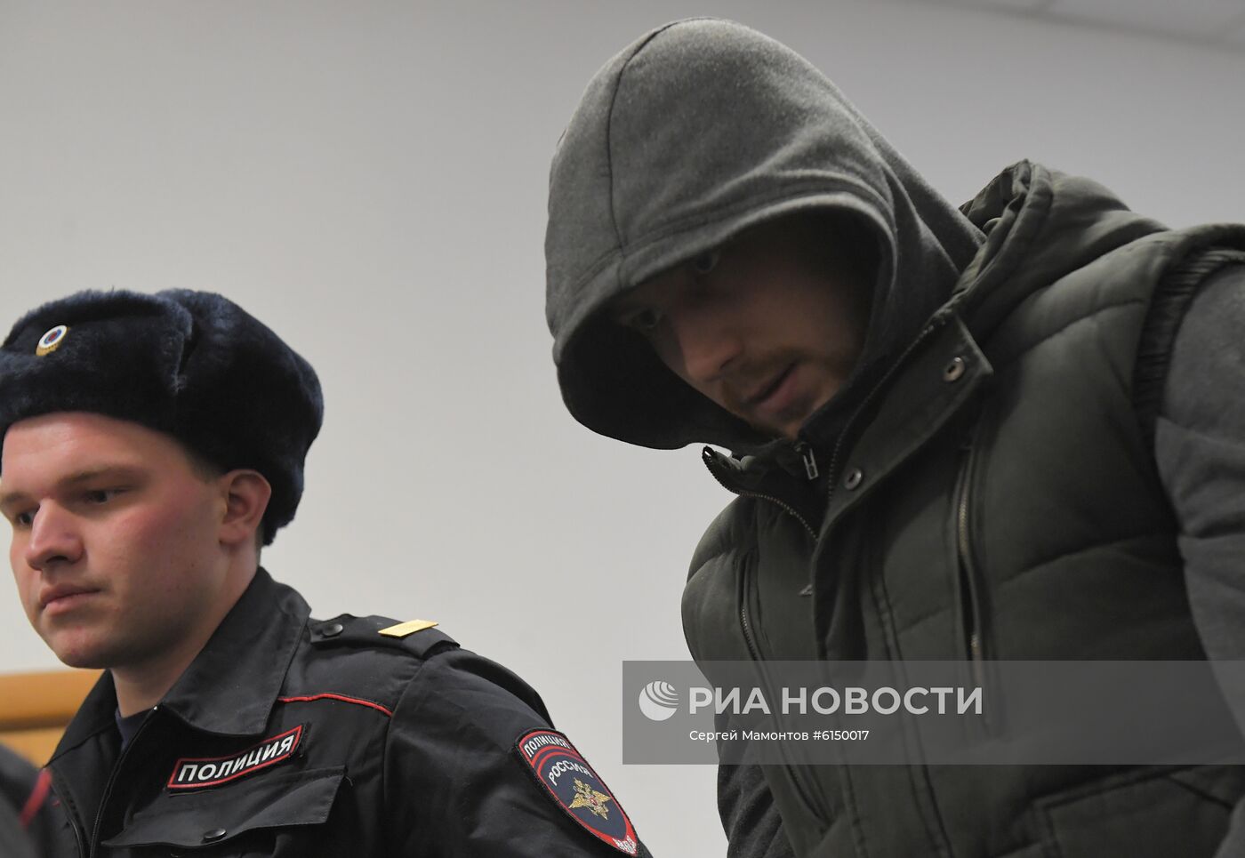 Избрание меры пресечения бывшим полицейским по делу И. Голунова