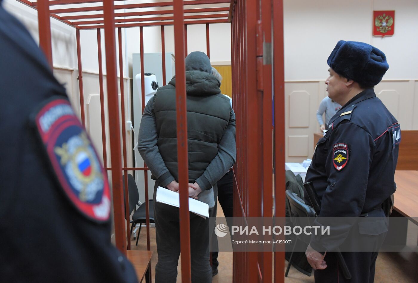 Избрание меры пресечения бывшим полицейским по делу И. Голунова