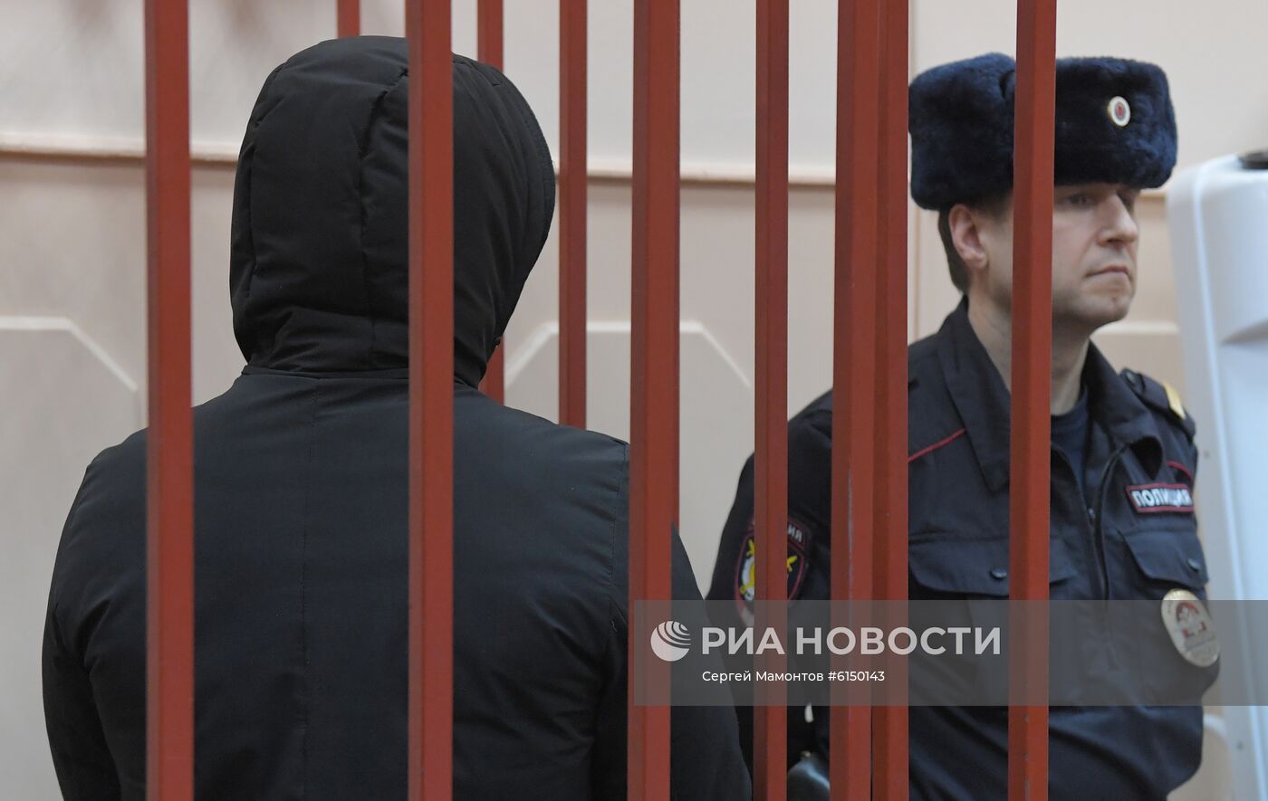 Избрание меры пресечения бывшим полицейским по делу И. Голунова