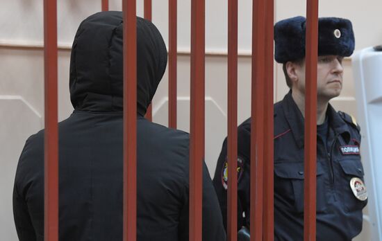 Избрание меры пресечения бывшим полицейским по делу И. Голунова