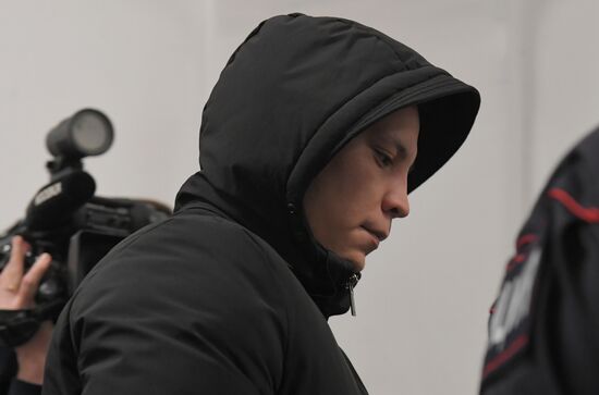 Избрание меры пресечения бывшим полицейским по делу И. Голунова