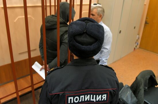 Избрание меры пресечения бывшим полицейским по делу И. Голунова