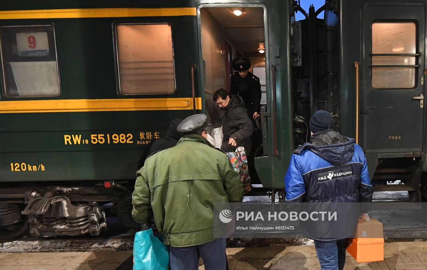 Прибытие поезда Пекин-Москва в Красноярск02_01 Наймушин - Поезд ЕФ