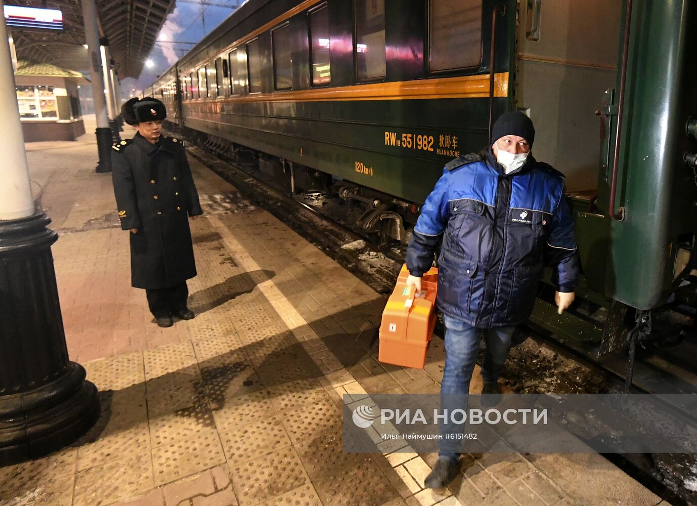 Прибытие поезда Пекин-Москва в Красноярск02_01 Наймушин - Поезд ЕФ