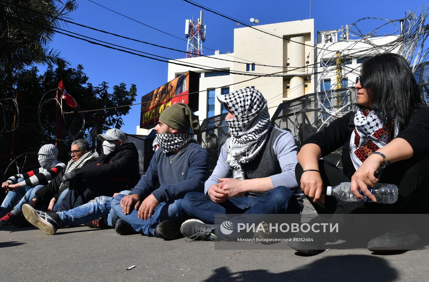 Акция протеста в Бейруте против "сделки века" США