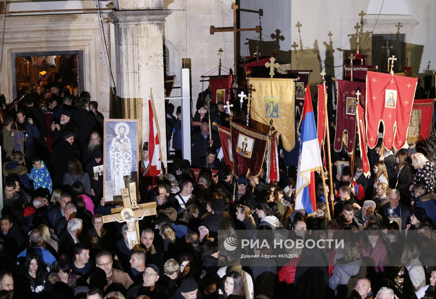 Мирное шествие в защиту прав Сербской православной церкви в Черногории