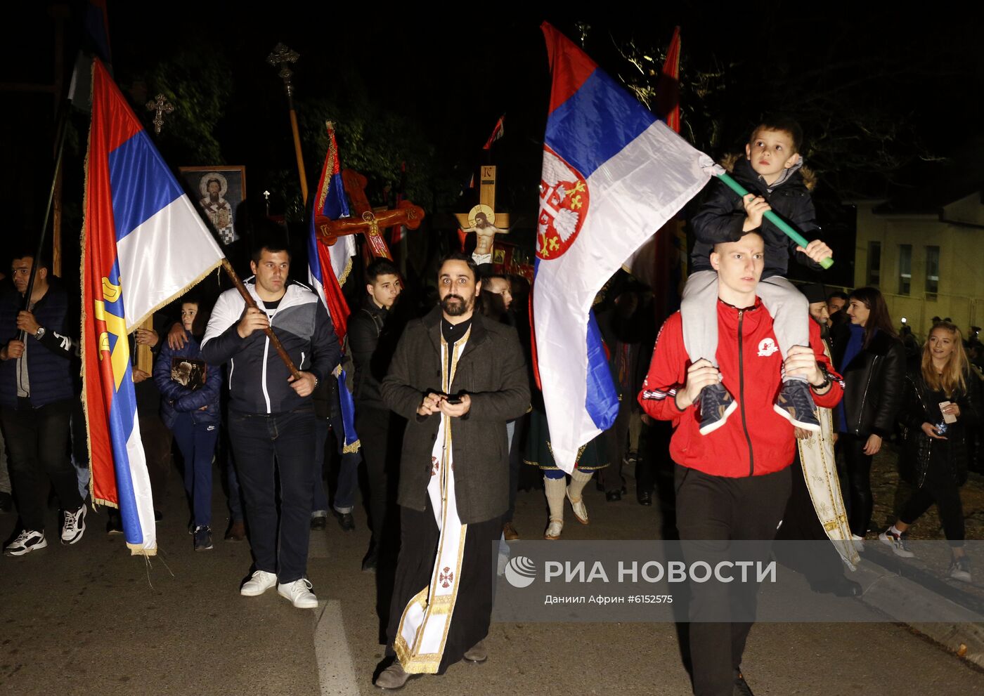 Мирное шествие в защиту прав Сербской православной церкви в Черногории