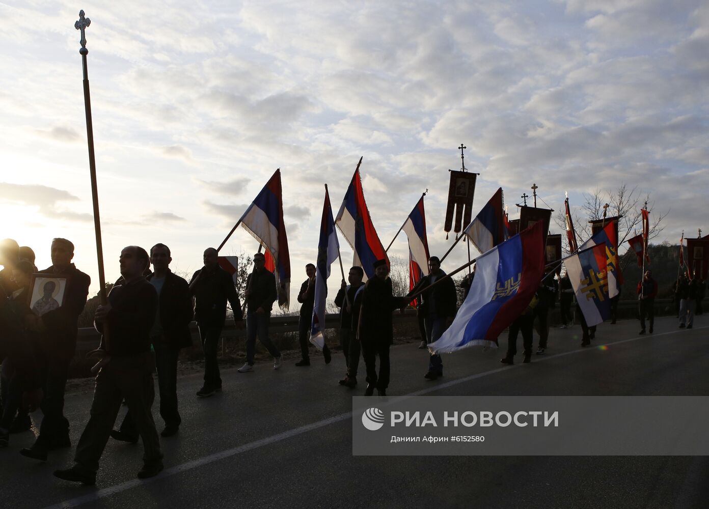 Мирное шествие в защиту прав Сербской православной церкви в Черногории