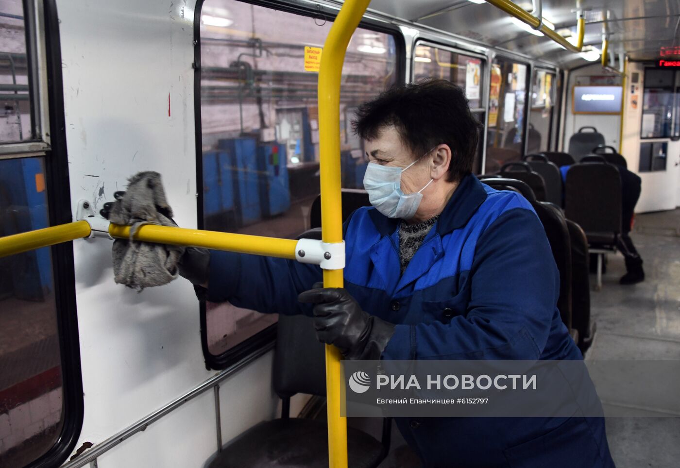 Дезинфекция городских троллейбусов в Чите