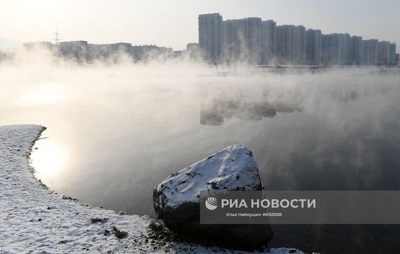Вид на правобережную часть города с острова Отдыха, расположенного на реке Енисей в Красноярске. Место: Россия, Красноярский край. Автор: Илья Наймушин/РИА Новости. Река Енисей в Красноярском крае