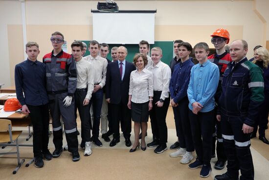 Рабочая поездка президента РФ В. Путина в Череповец